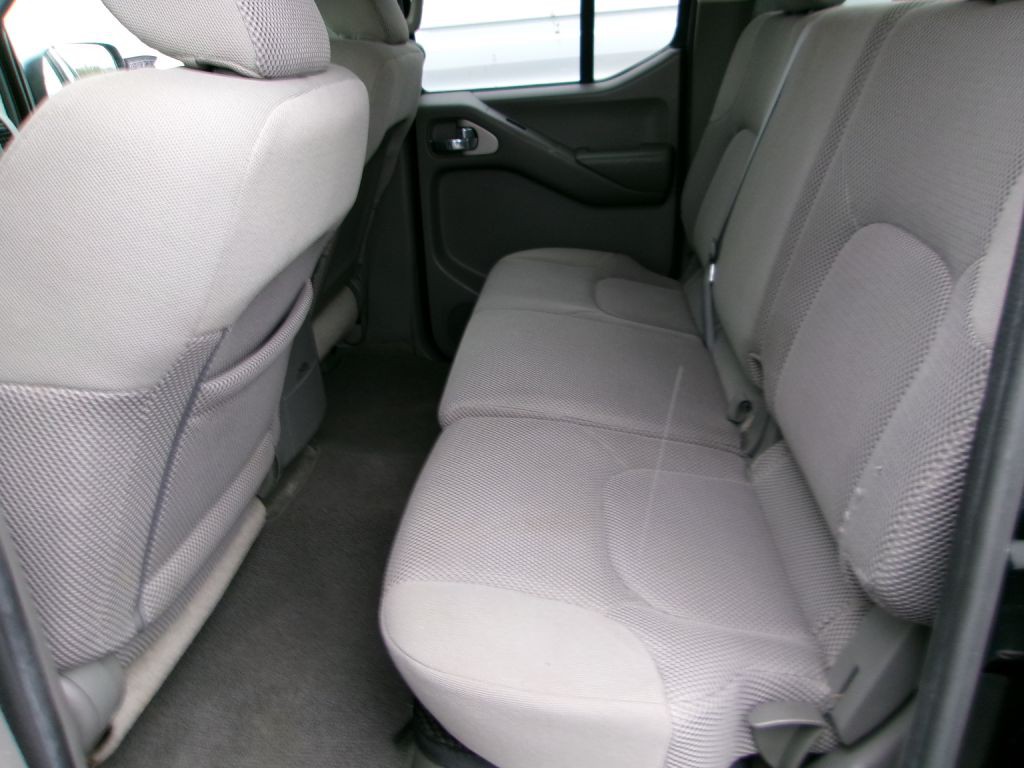 2010 Nissan Frontier Image 11