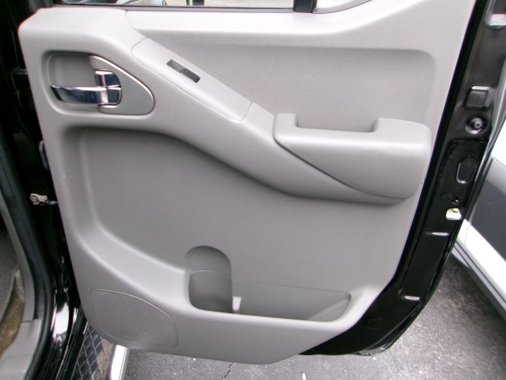 2010 Nissan Frontier Image 13