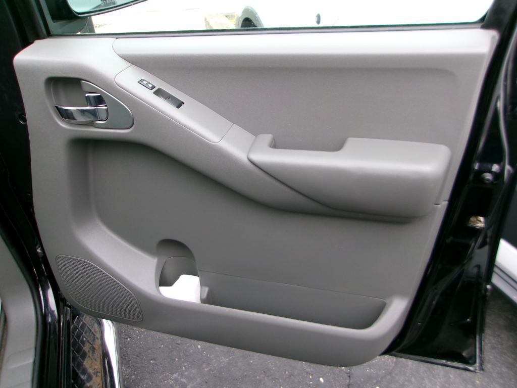 2010 Nissan Frontier Image 15