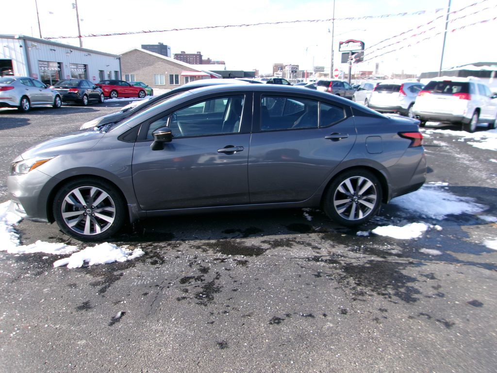 2020 Nissan Versa Image 4