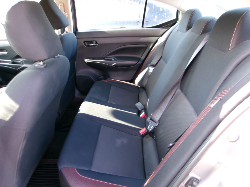 2020 Nissan Versa Image 11