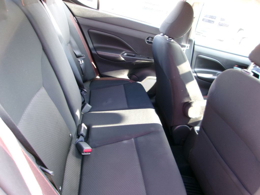 2020 Nissan Versa Image 14