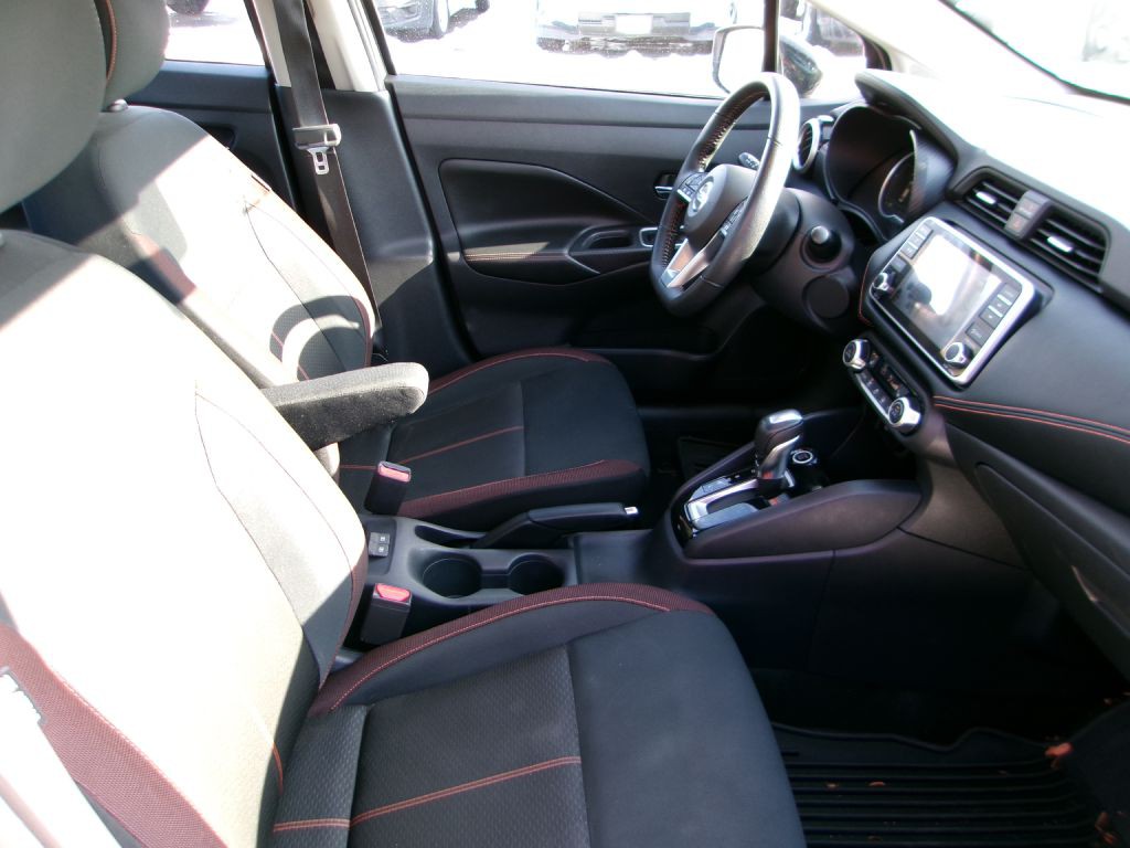 2020 Nissan Versa Image 16