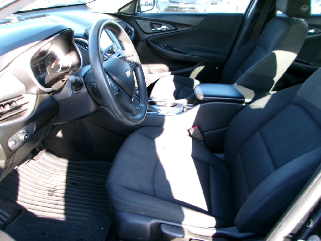2018 Chevrolet Malibu Image 8