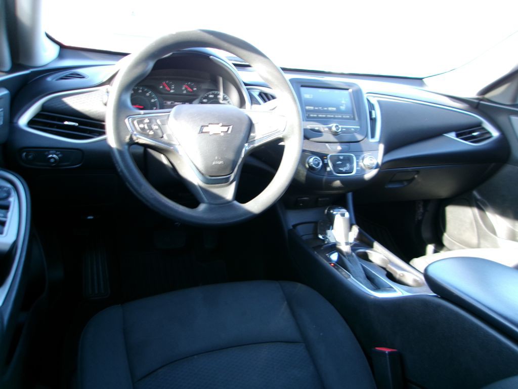 2018 Chevrolet Malibu Image 9
