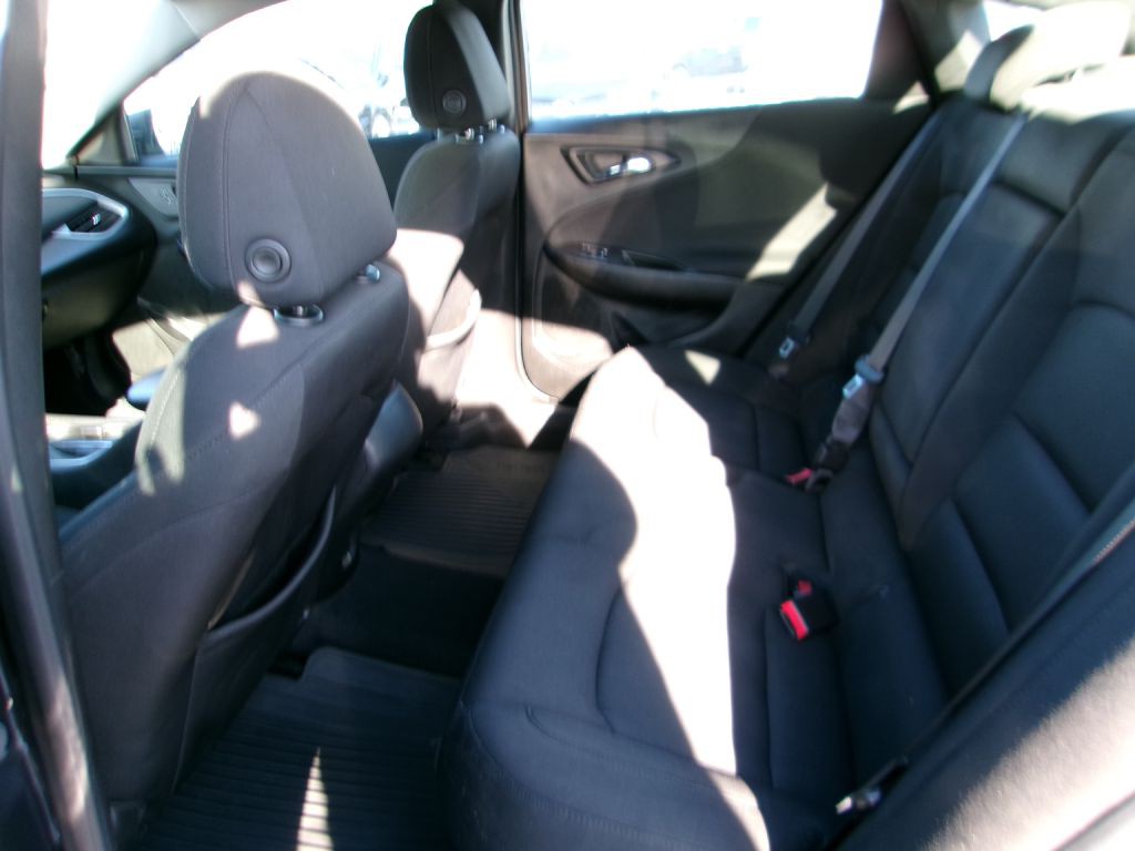 2018 Chevrolet Malibu Image 11