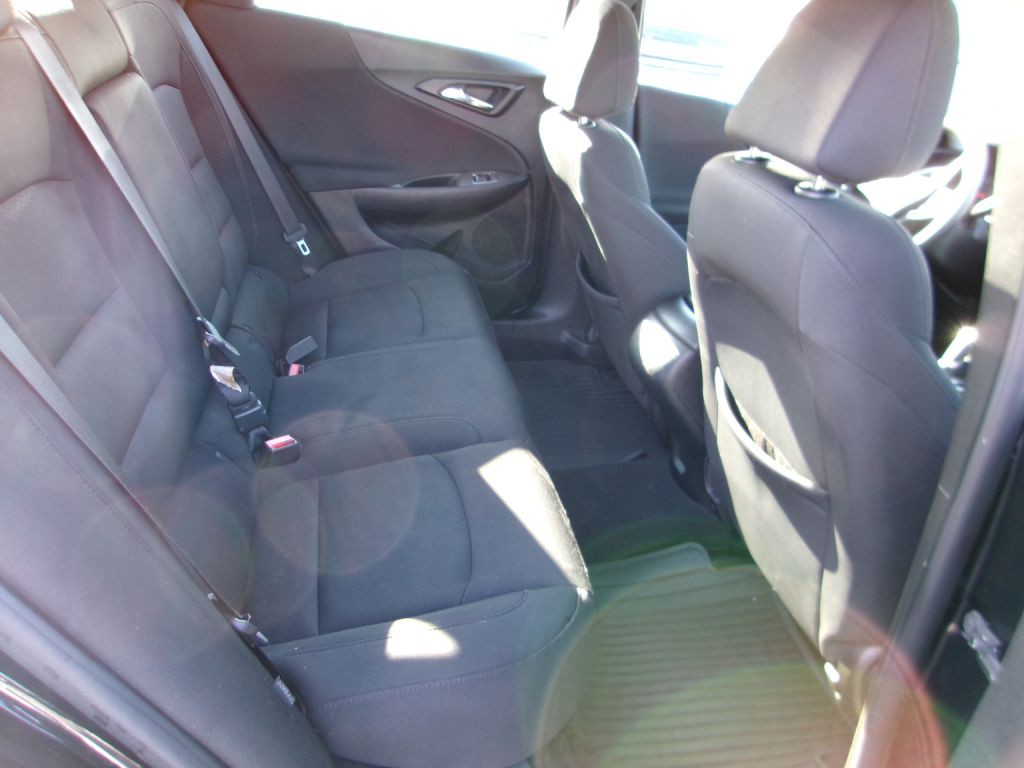 2018 Chevrolet Malibu Image 14