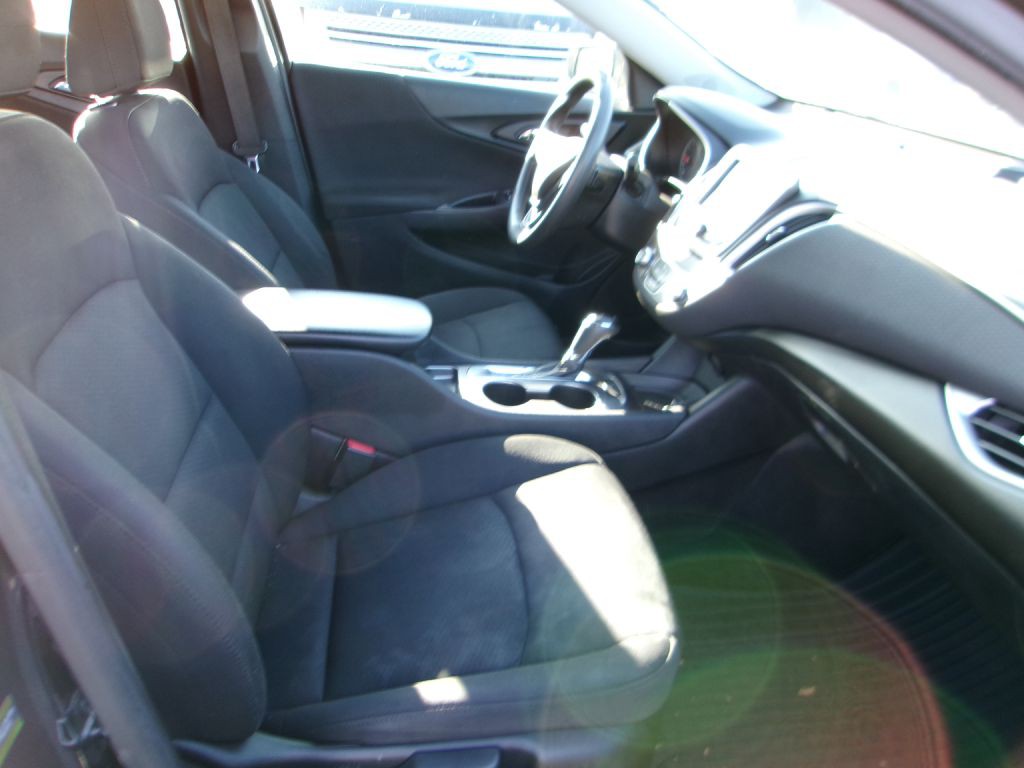 2018 Chevrolet Malibu Image 16
