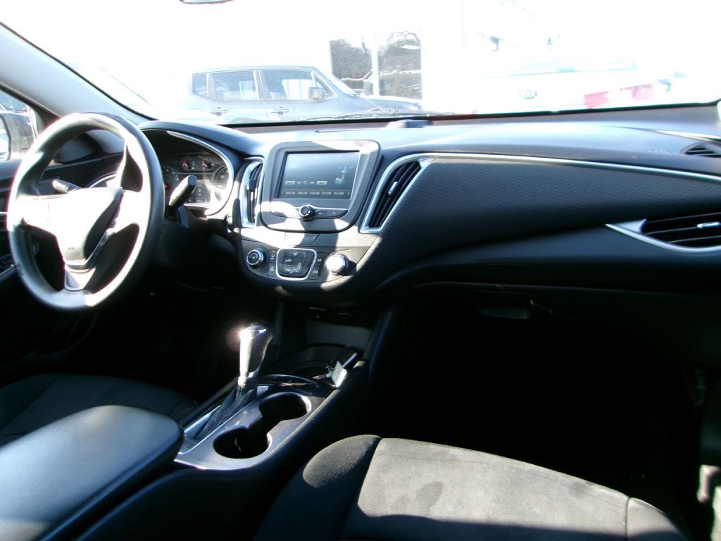 2018 Chevrolet Malibu Image 17
