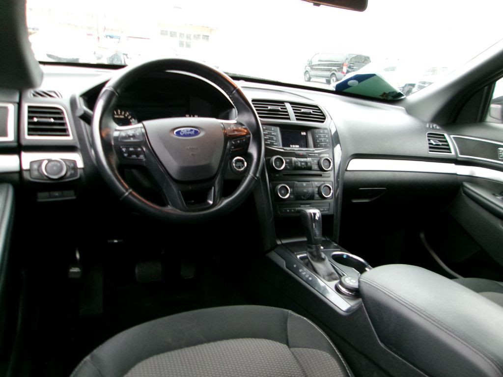 2017 Ford Explorer Image 8