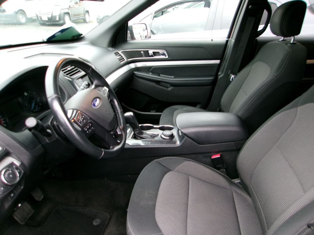 2017 Ford Explorer Image 9