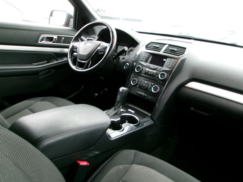 2017 Ford Explorer Image 12