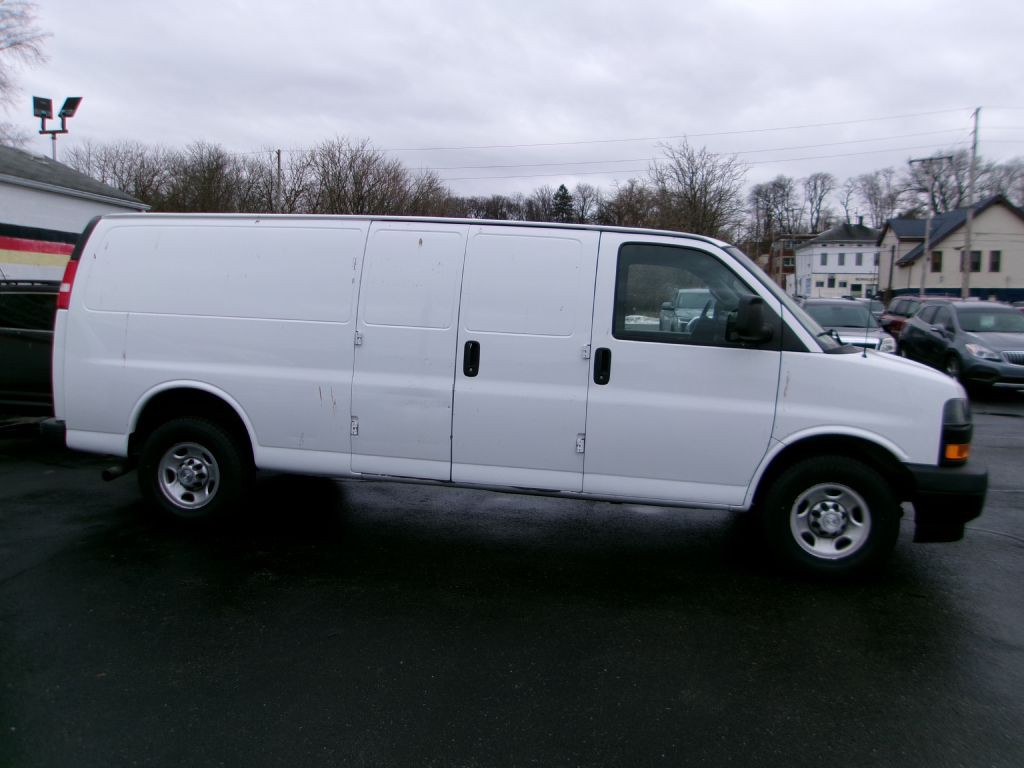 2019 Chevrolet Express Image 3