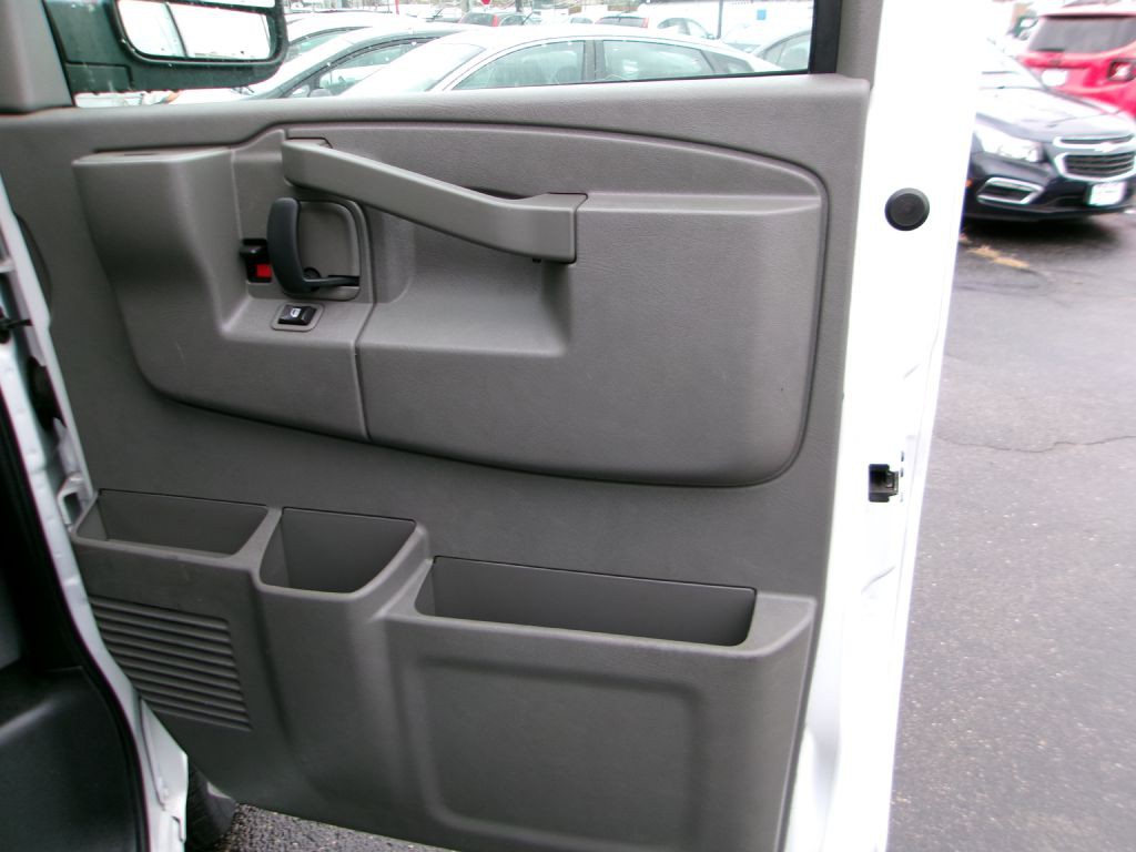 2019 Chevrolet Express Image 15