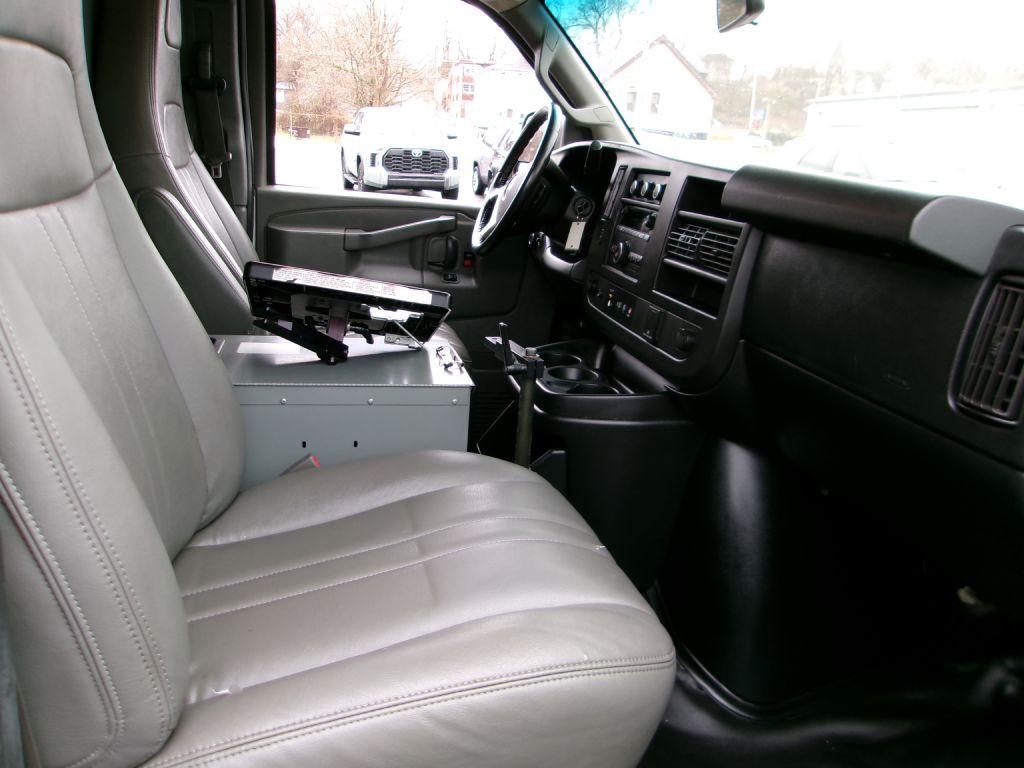 2019 Chevrolet Express Image 16