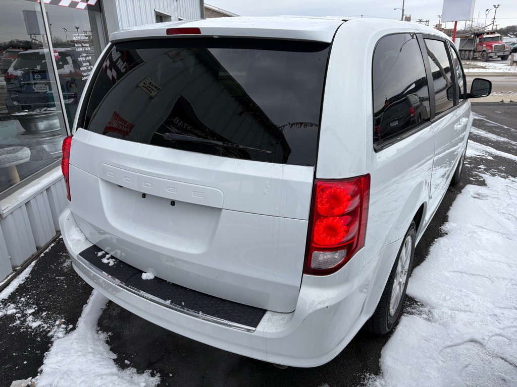 2017 Dodge Grand Caravan Image 2