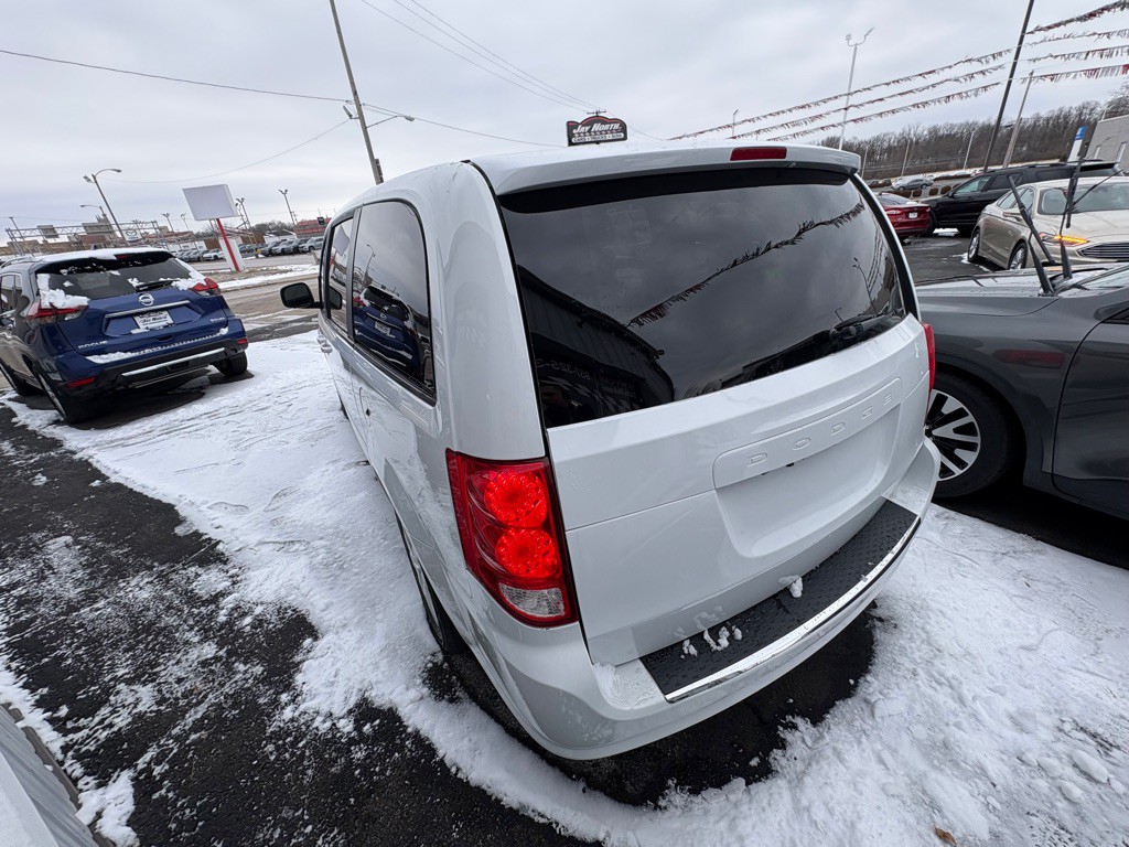 2017 Dodge Grand Caravan Image 4