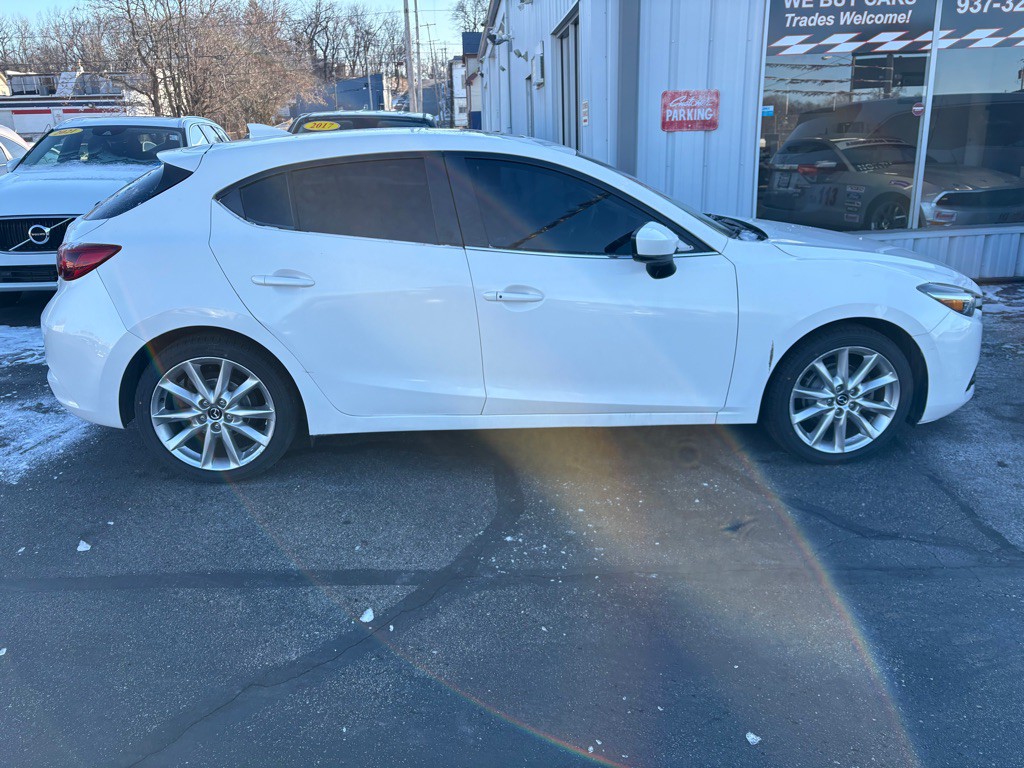 2017 Mazda Mazda3 Image 2