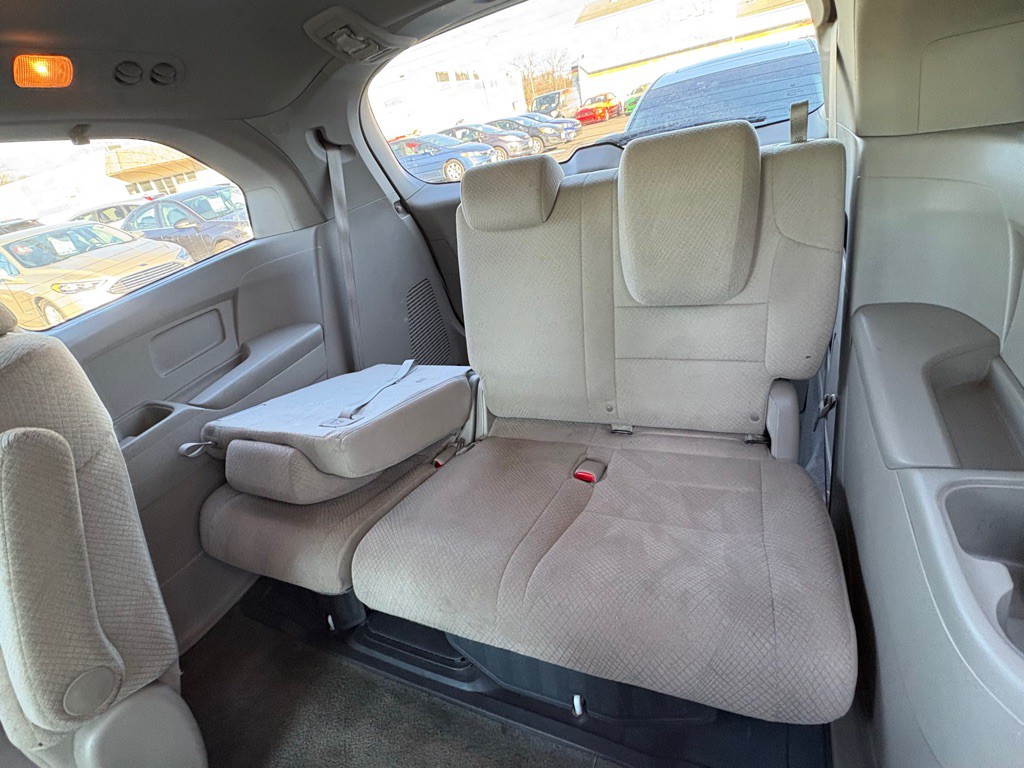 2016 Honda Odyssey Image 12