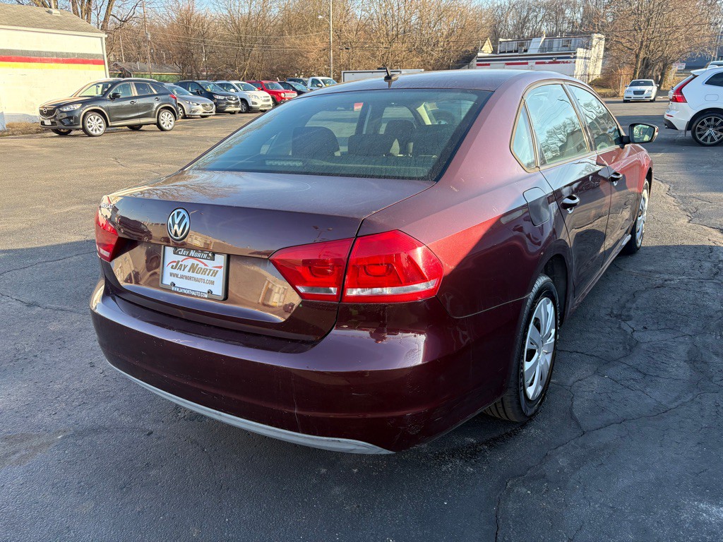 2013 Volkswagen Passat Image 2