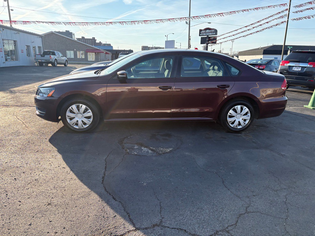 2013 Volkswagen Passat Image 4