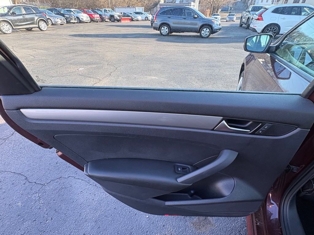 2013 Volkswagen Passat Image 9