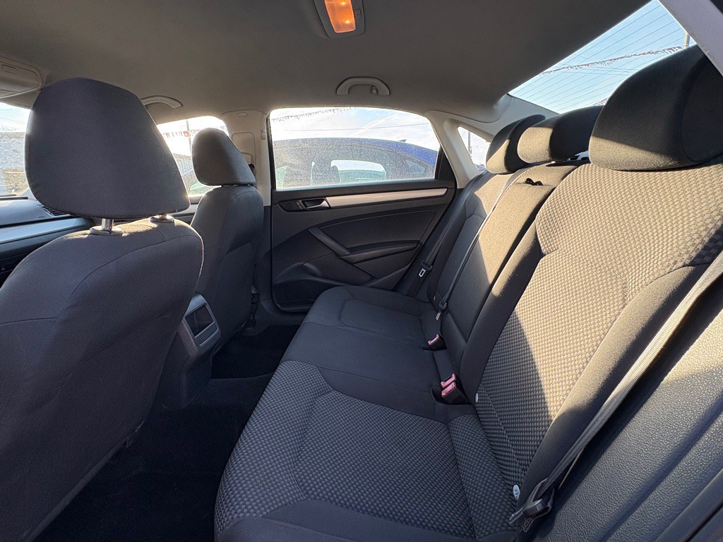 2013 Volkswagen Passat Image 10