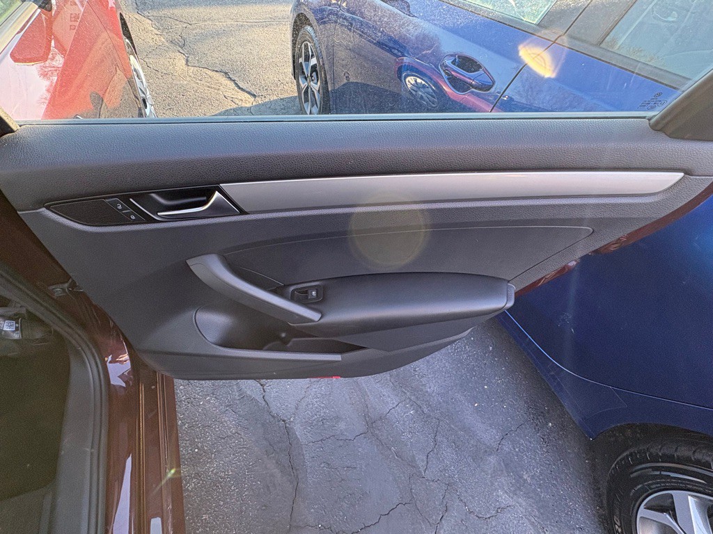 2013 Volkswagen Passat Image 12