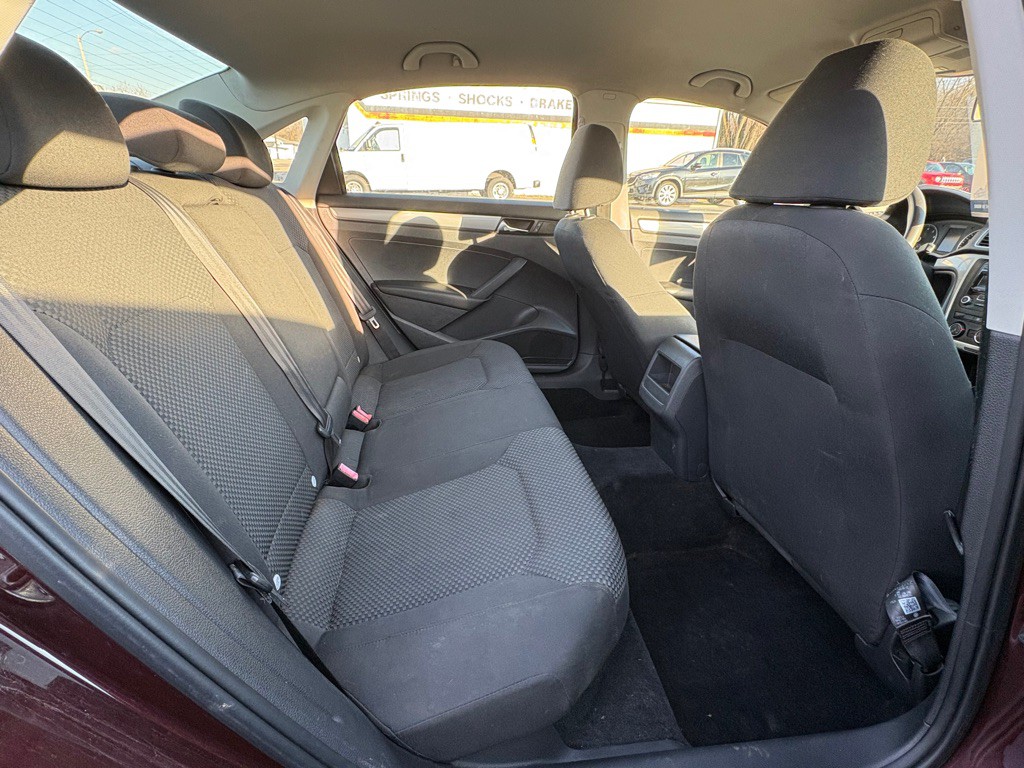 2013 Volkswagen Passat Image 13