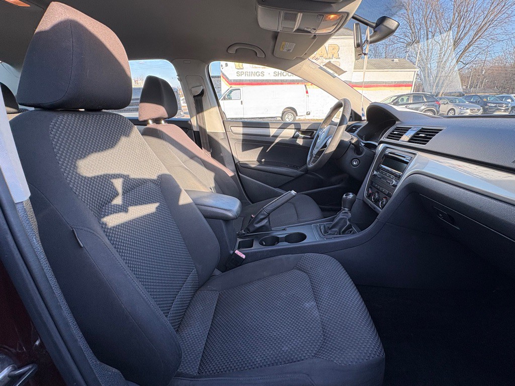 2013 Volkswagen Passat Image 15