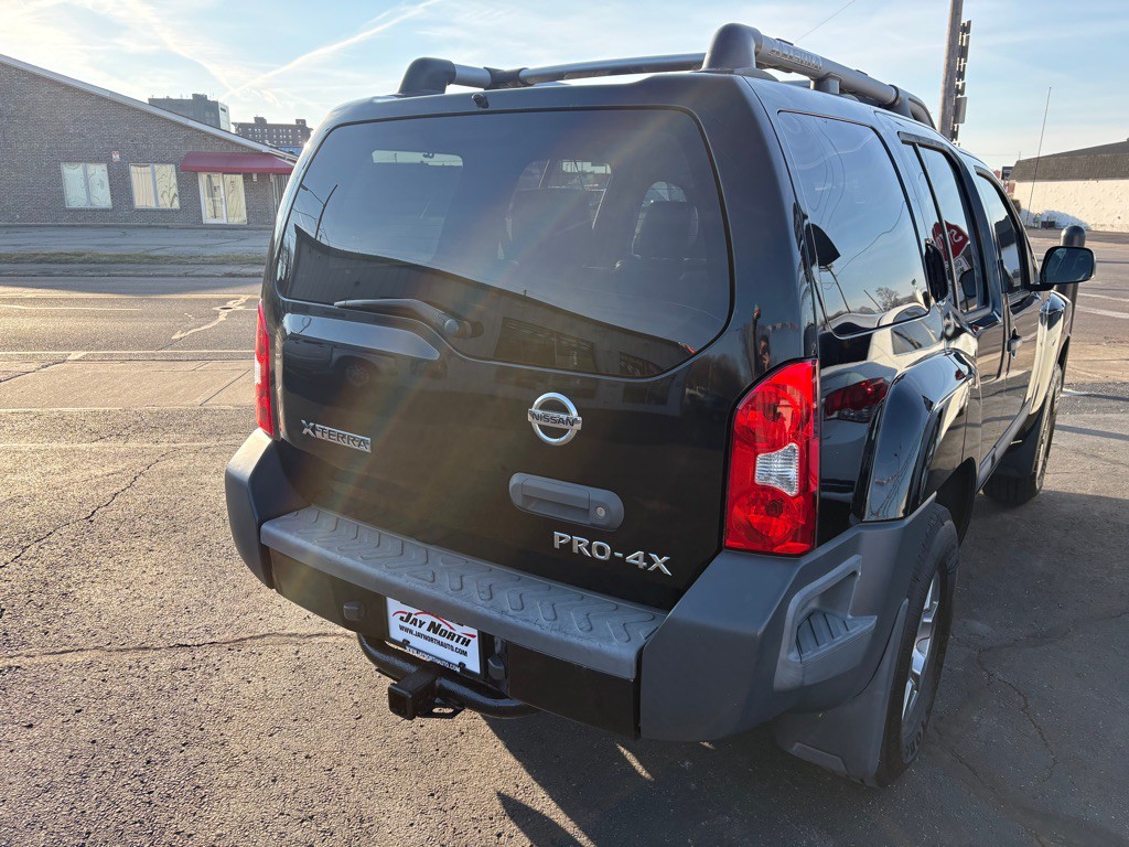 2012 Nissan Xterra Image 2