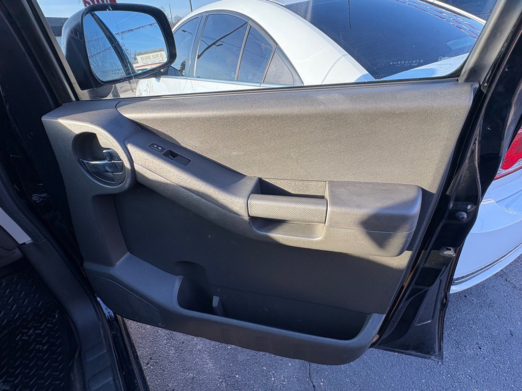 2012 Nissan Xterra Image 16
