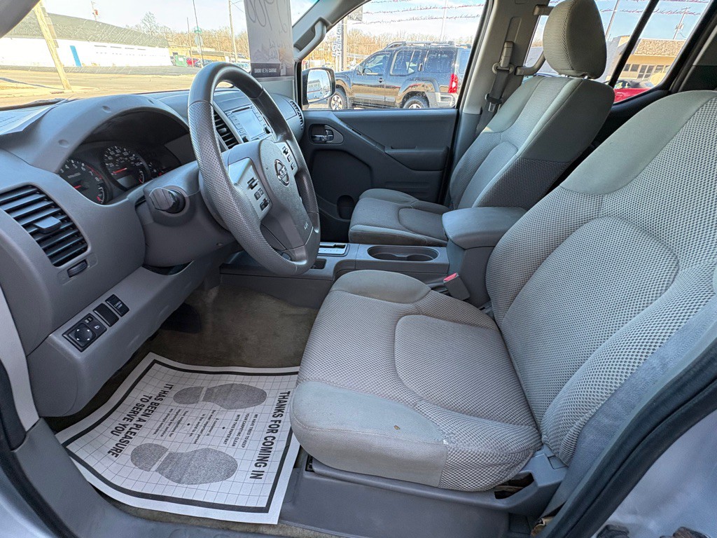 2015 Nissan Frontier Image 9