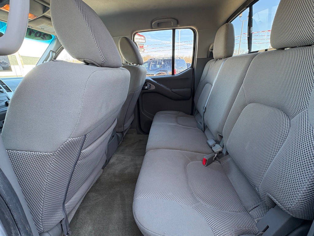 2015 Nissan Frontier Image 12