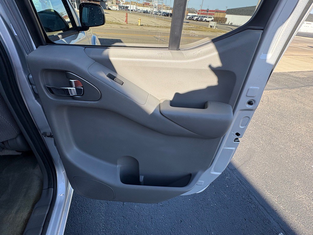 2015 Nissan Frontier Image 13