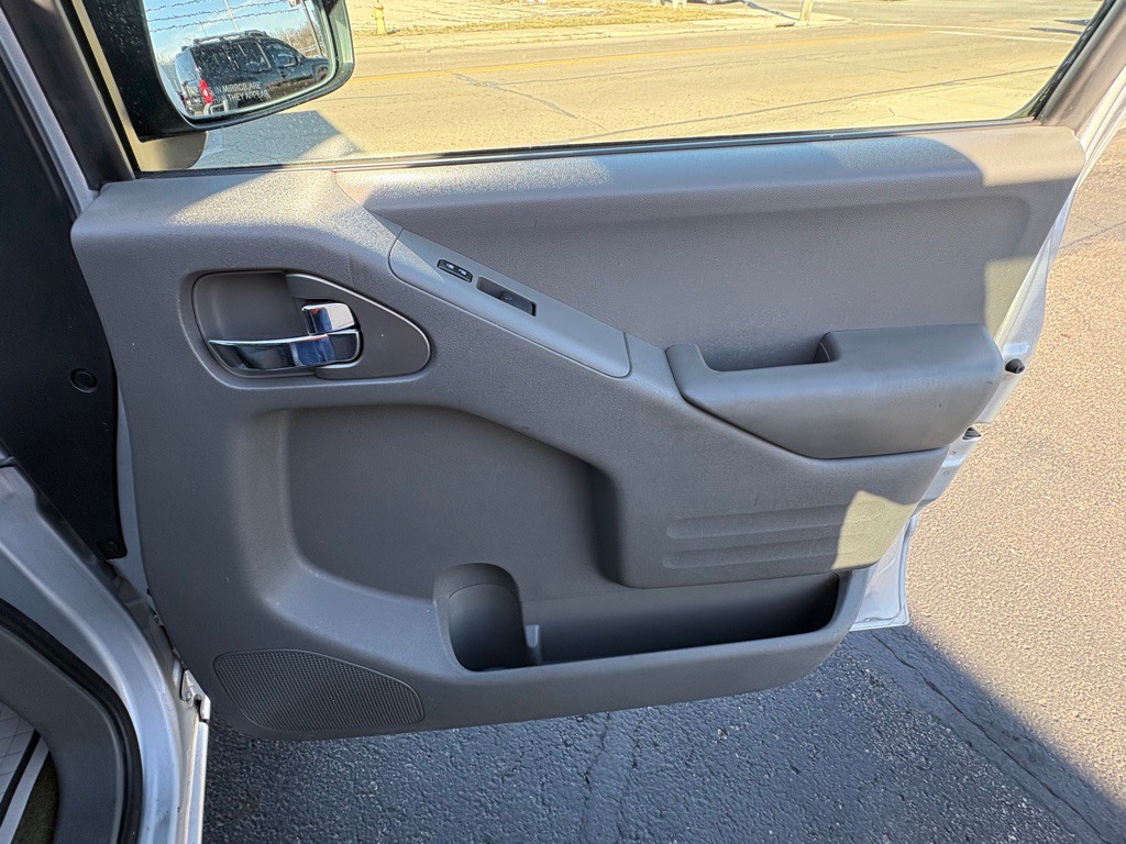 2015 Nissan Frontier Image 15