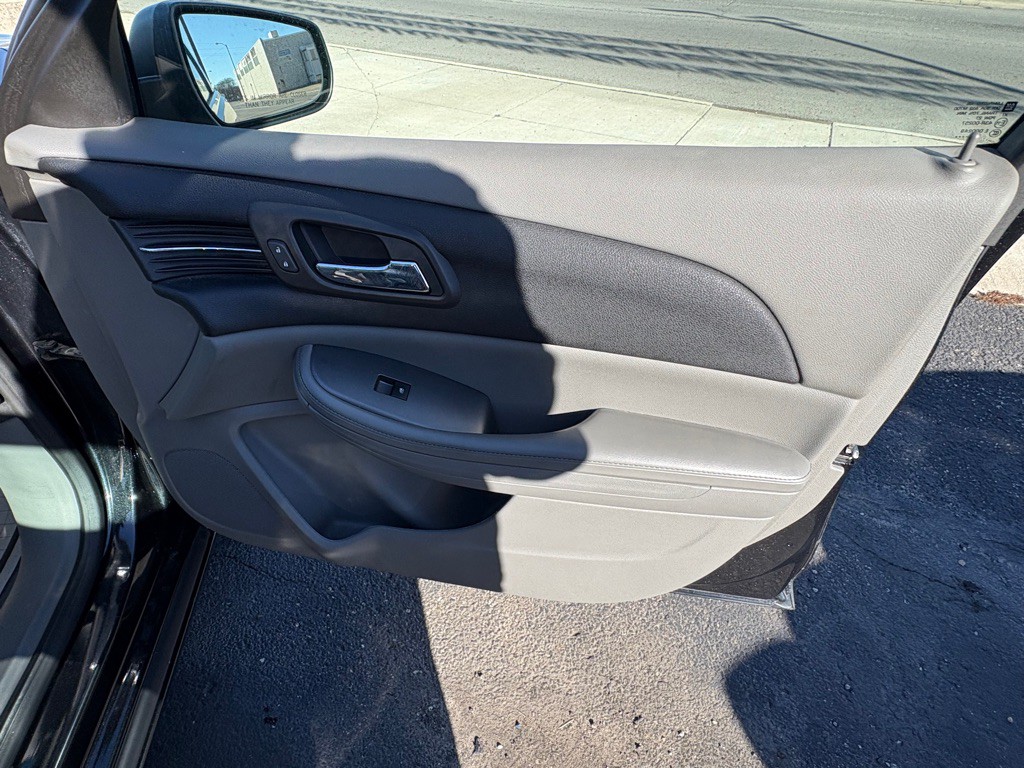 2013 Chevrolet Malibu Image 16