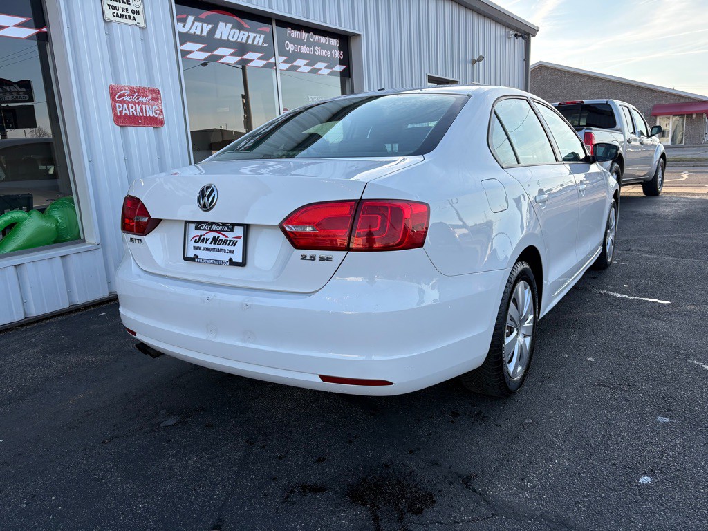 2011 Volkswagen Jetta Image 3