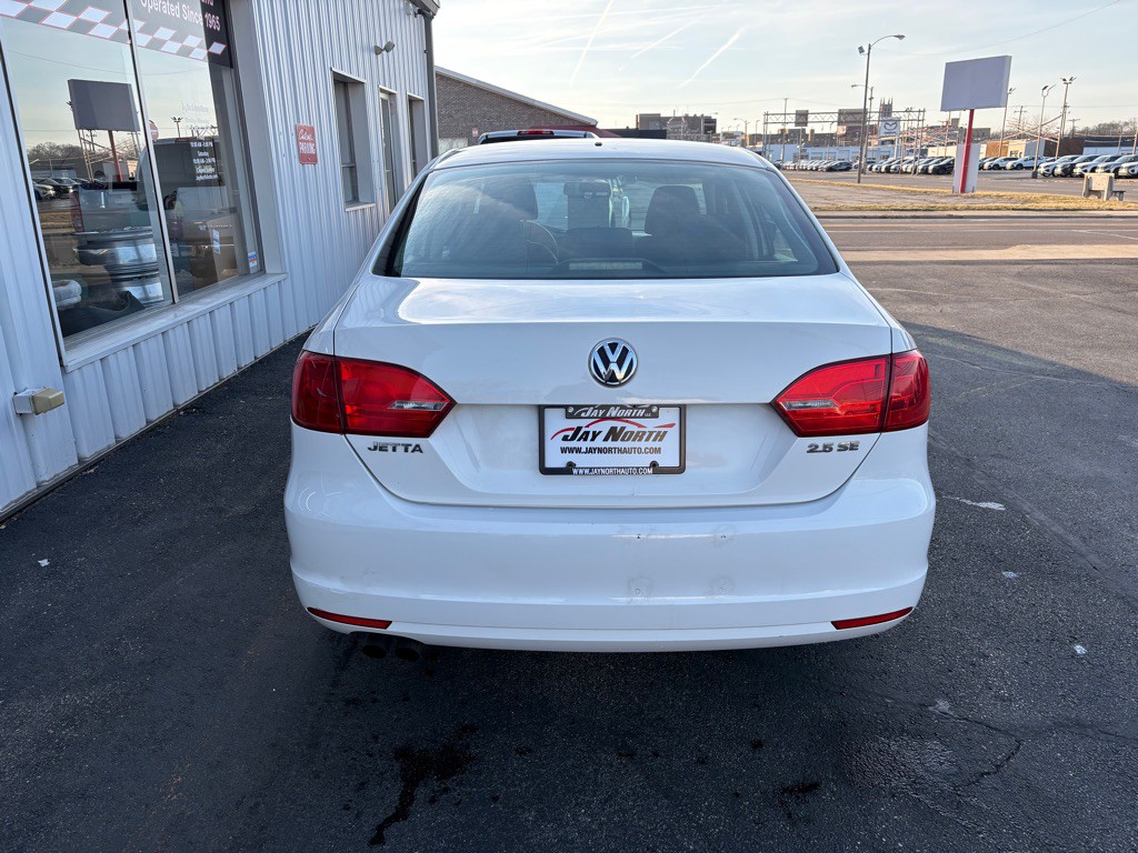 2011 Volkswagen Jetta Image 4