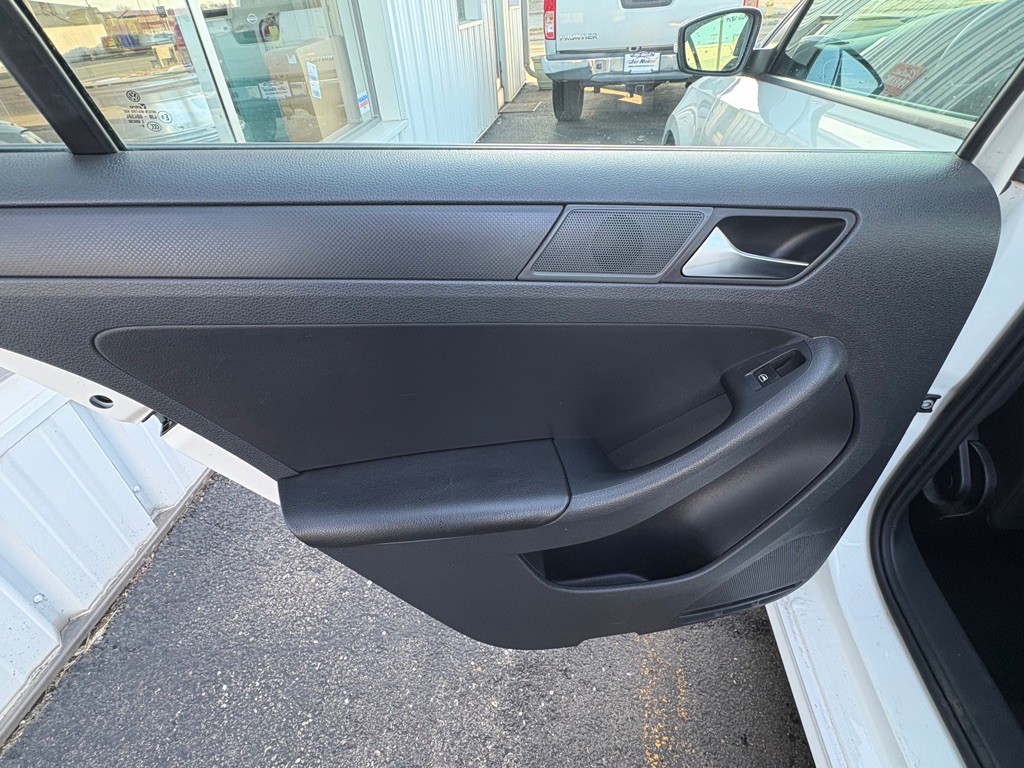 2011 Volkswagen Jetta Image 10