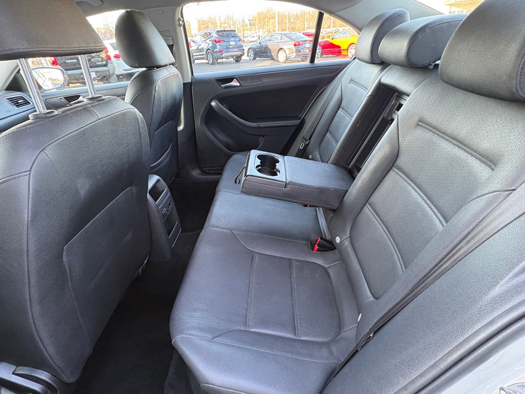 2011 Volkswagen Jetta Image 11