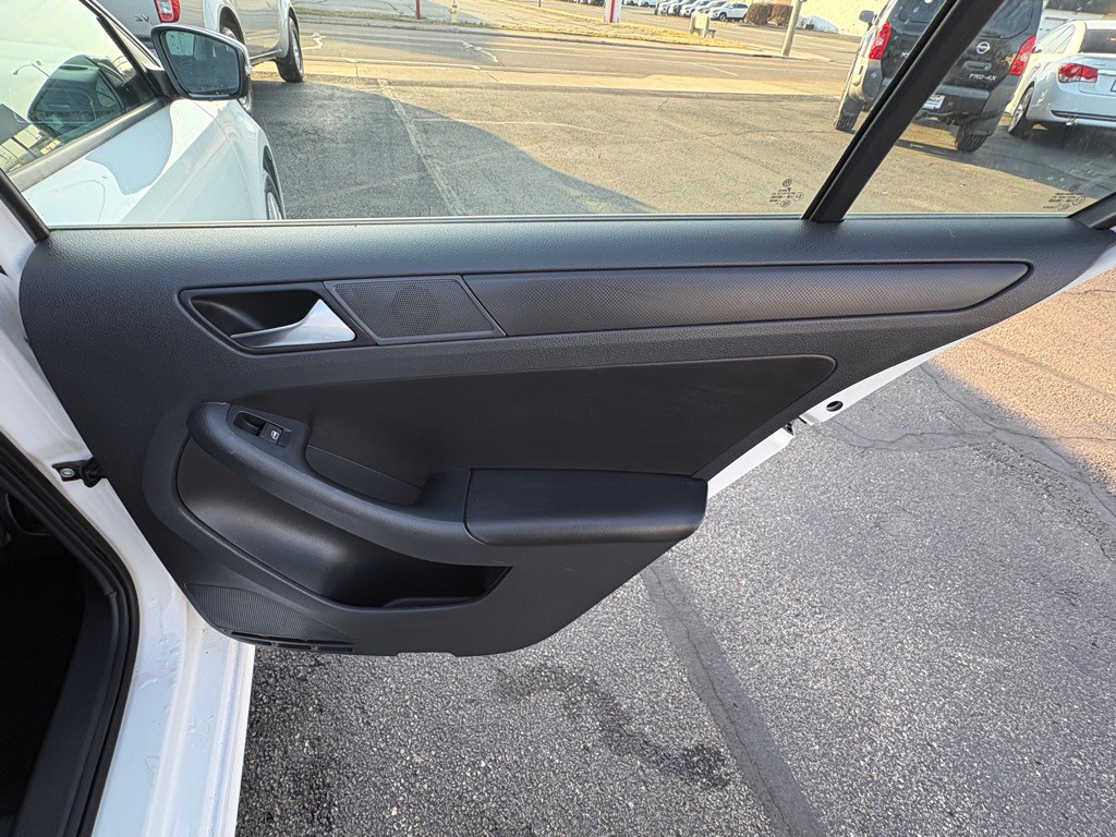 2011 Volkswagen Jetta Image 13