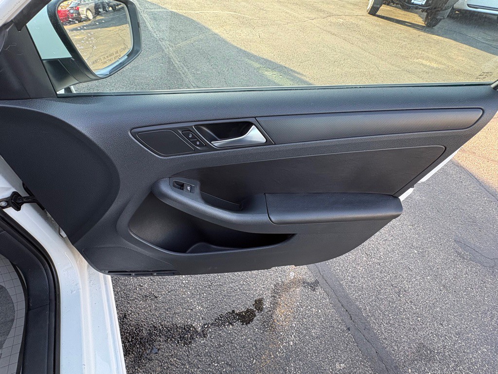 2011 Volkswagen Jetta Image 15