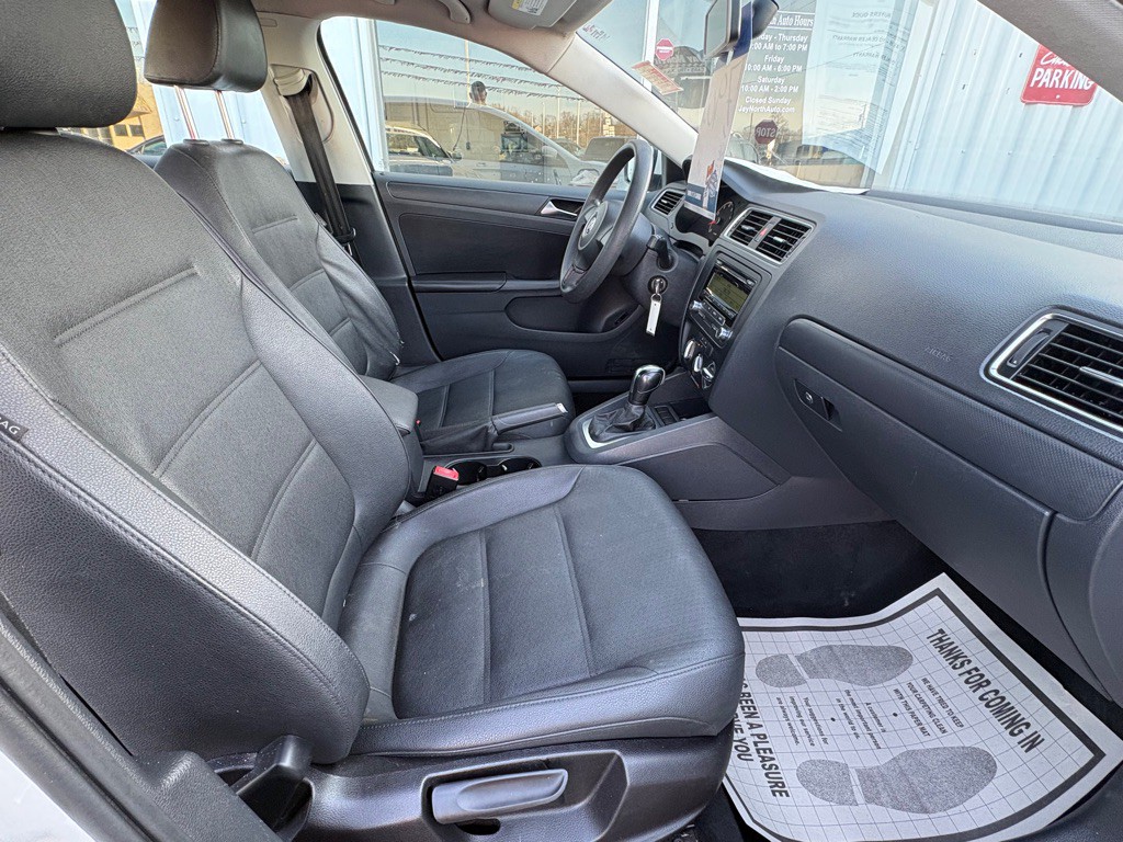 2011 Volkswagen Jetta Image 16