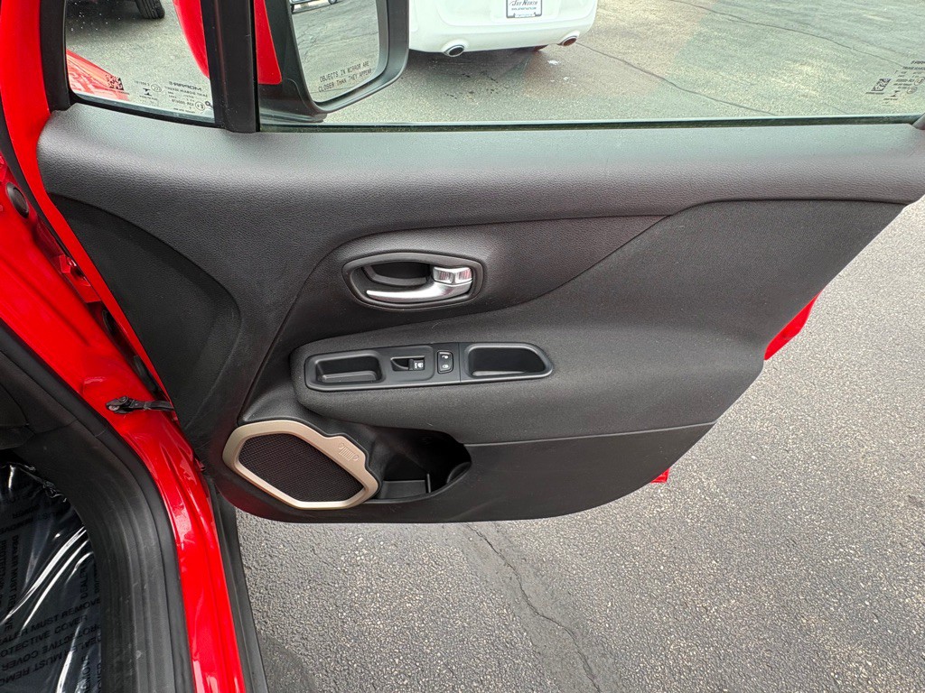 2017 Jeep Renegade Image 16