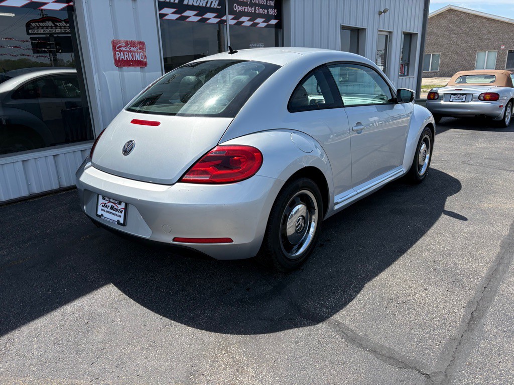2012 Volkswagen Beetle Image 3