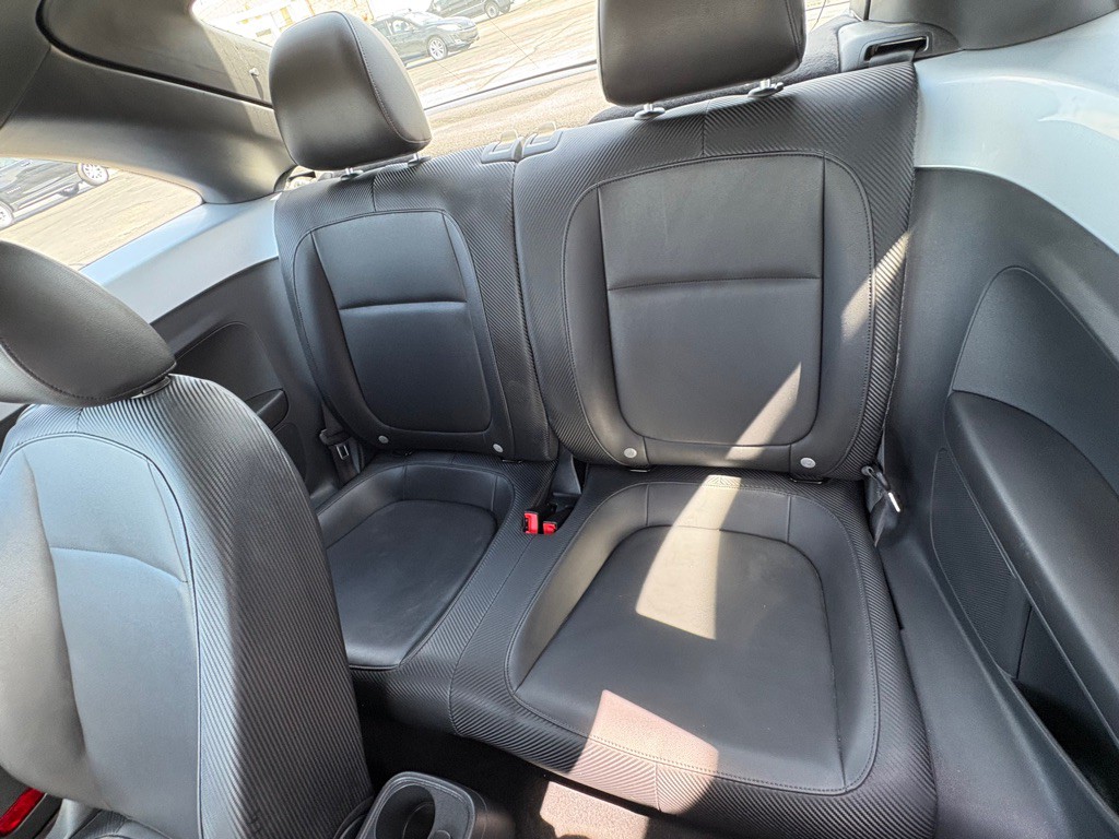2012 Volkswagen Beetle Image 10