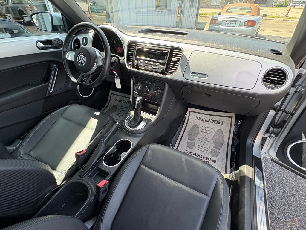 2012 Volkswagen Beetle Image 15