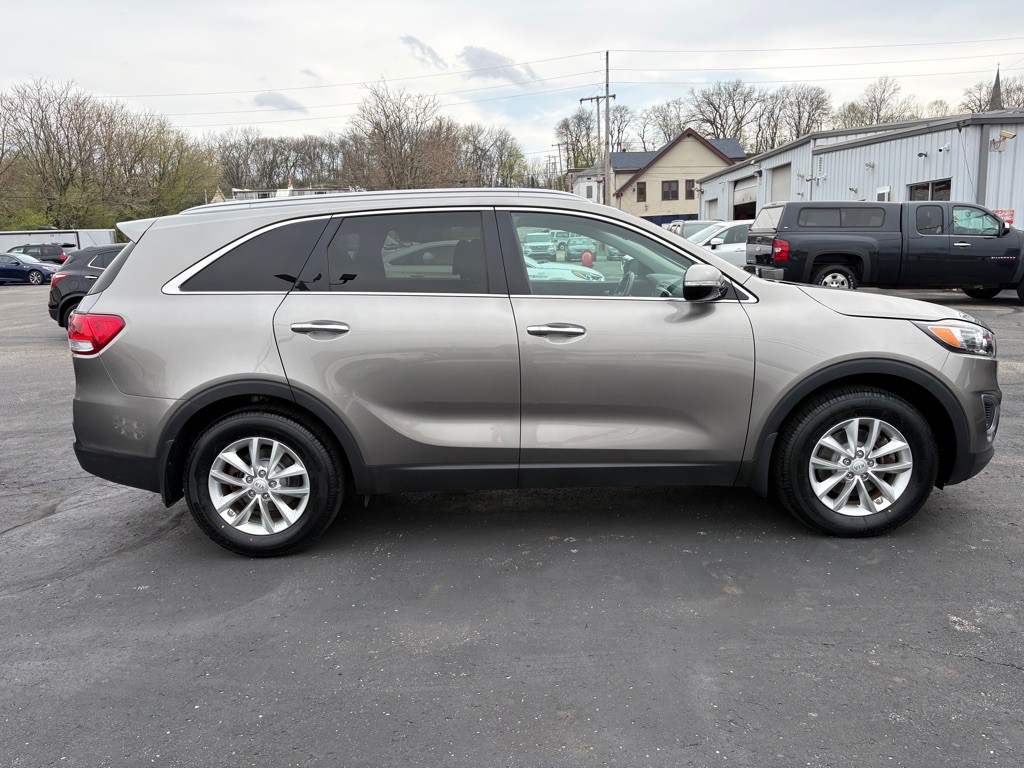 2016 Kia Sorento Image 2