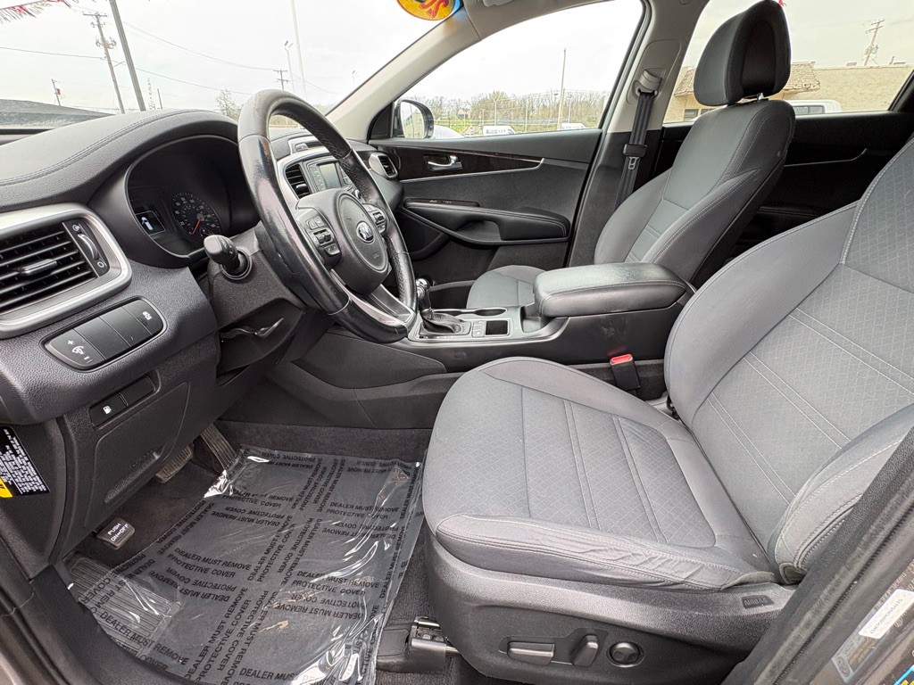 2016 Kia Sorento Image 8